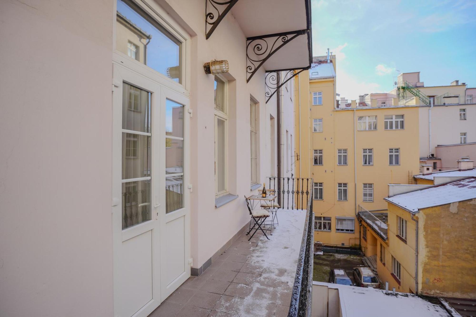 Elegant & Stylish Center Apartments! Прага Екстериор снимка